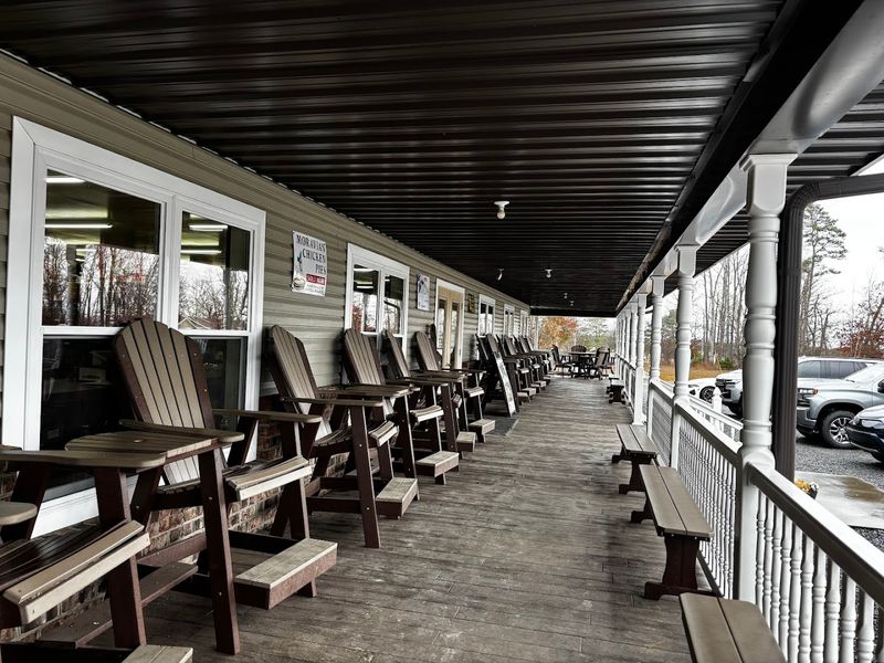 Porch Seating With a View That Makes Lunch Feel Like a Vacation