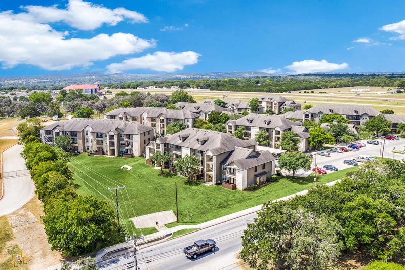 Proximity to San Antonio Without the Big-City Stress