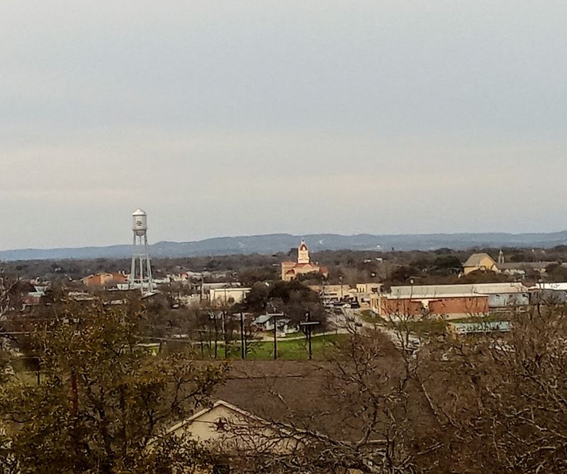 Proximity to San Antonio for Medical Care and Amenities Proximity to San Antonio for Medical Care and Amenities