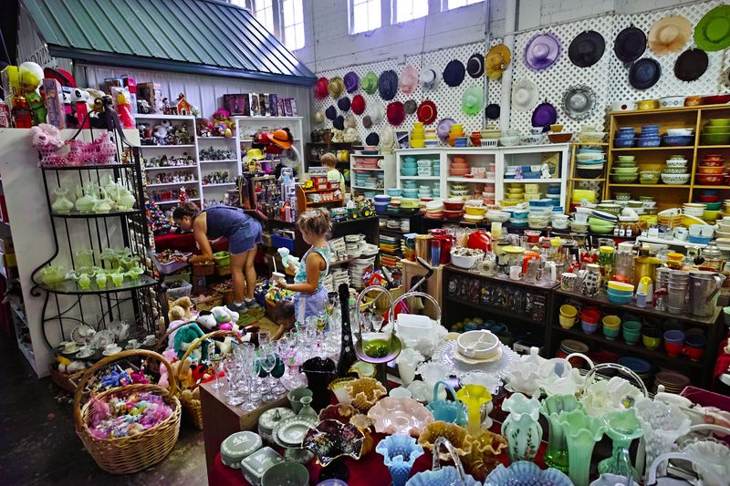 Pyrex and Vintage Kitchenware for Collectors
