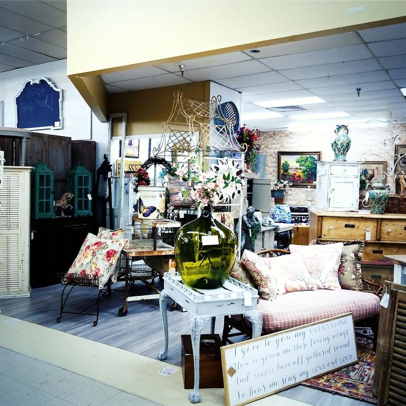 Queen of Hearts Antiques & Interiors - Alpharetta, Georgia
