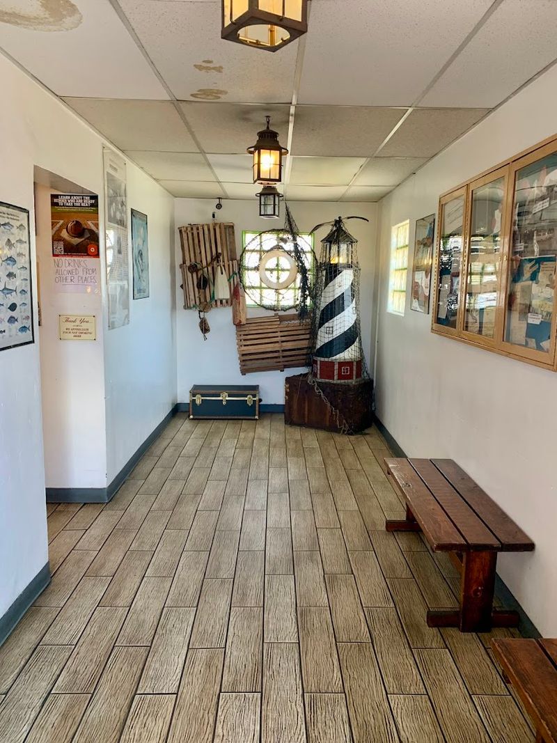 Quirky Wharf-Inspired Atmosphere