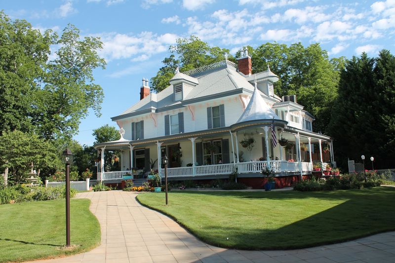 Real Estate Appeal: Why People Are Moving Here Fast