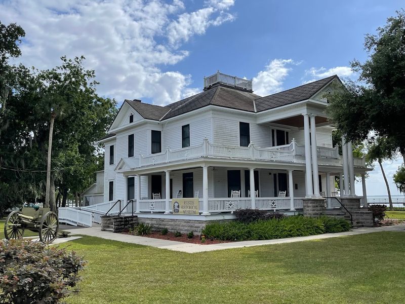 Relax at Palmetto Avenue and the City's Quiet Neighborhoods