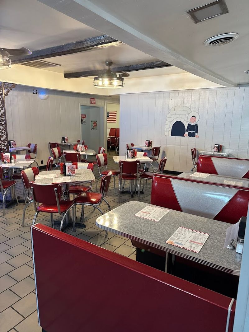 Retro Atmosphere That Feels Like Stepping Back in Time