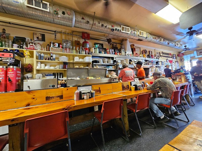Retro Decor That Takes You Back in Time