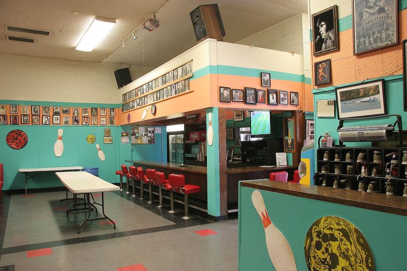 Retro Decor That Transports You Instantly