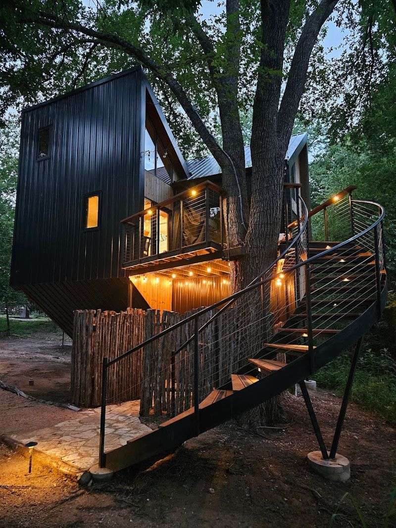 Romantic Atmosphere Perfect for Couples and Anniversaries