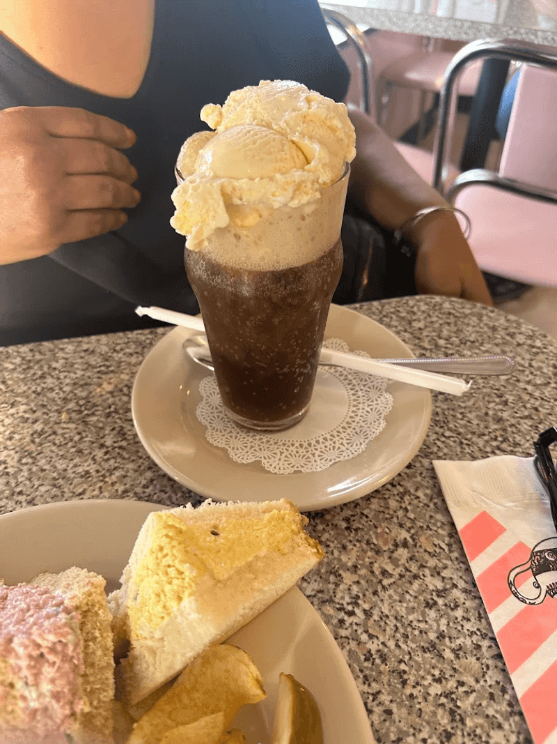 Root Beer Floats and Coke Floats for the Float Fans Root Beer Floats and Coke Floats for the Float Fans