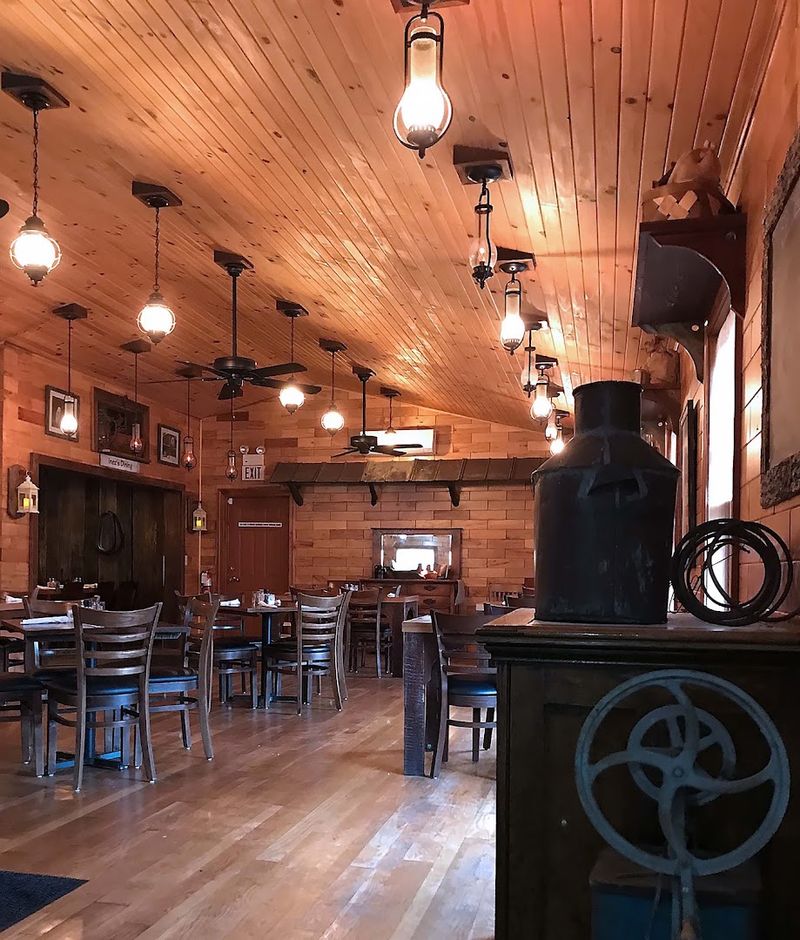 Rustic Cabin Atmosphere That Feels Like a Mountain Hug Rustic Cabin Atmosphere That Feels Like a Mountain Hug