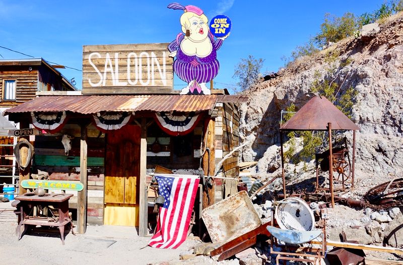 Saloons and Western-Style Dining