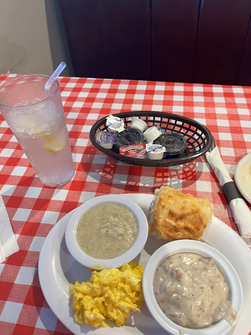 Sausage Gravy Biscuits Worth Every Bite Sausage Gravy Biscuits Worth Every Bite