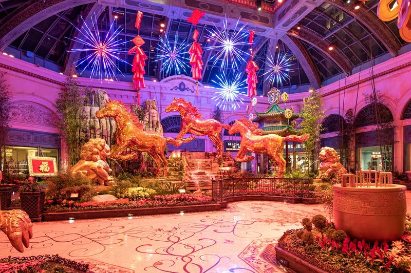 Seasonal Displays That Reinvent the Space Five Times a Year