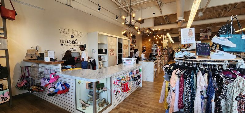 Selling Your Clothes Is Surprisingly Easy Here