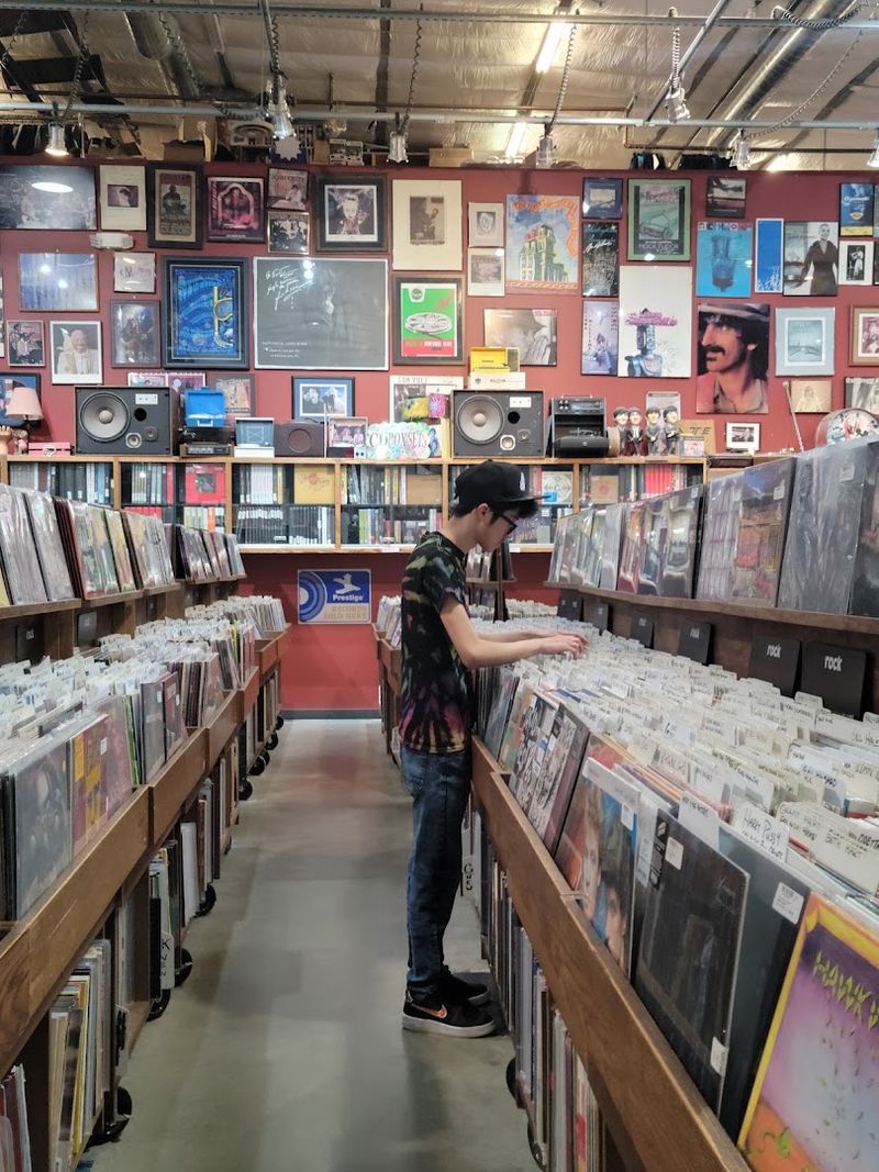Selling Your Records Here Is Surprisingly Smooth and Fair Selling Your Records Here Is Surprisingly Smooth and Fair