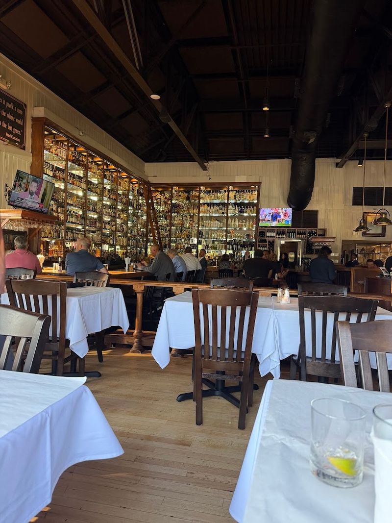 Servers Who Turn Dinner Into an Experience