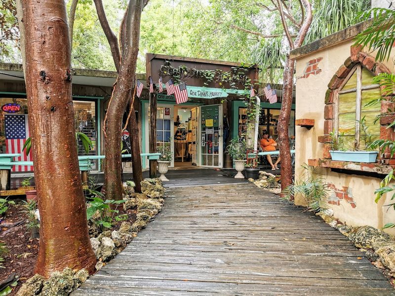 Shaded Walkways That Make Browsing a Breeze