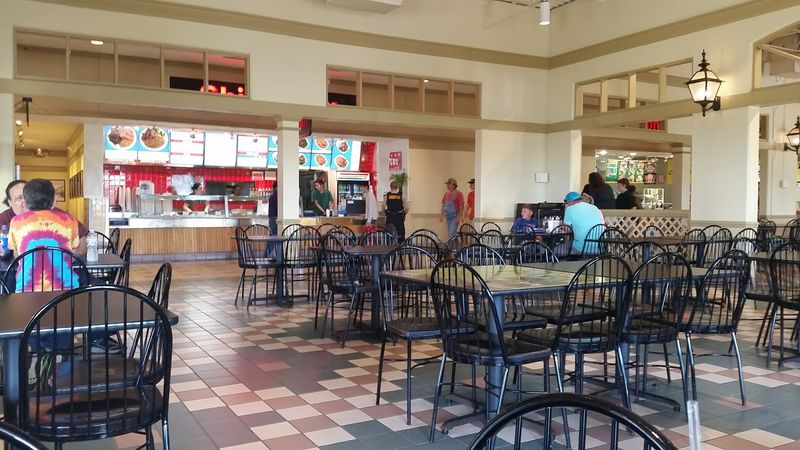 Shomar's Restaurant: Fueling Your Shopping Spree the Delicious Way