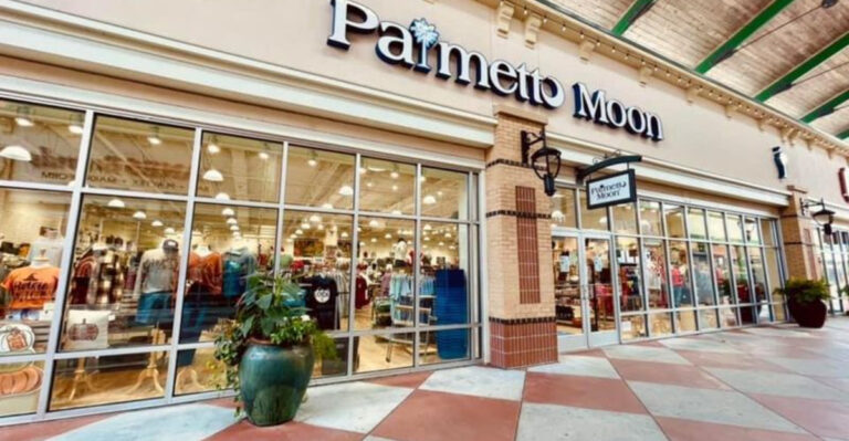 Shoppers Travel Across Georgia To Score Amazing Deals At This Huge Outlet Mall