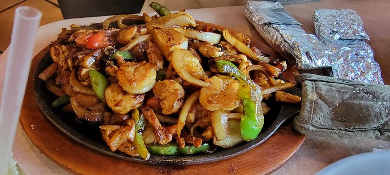Sizzling Fajita Taco Salad That Surprised First-Timers Sizzling Fajita Taco Salad That Surprised First-Timers
