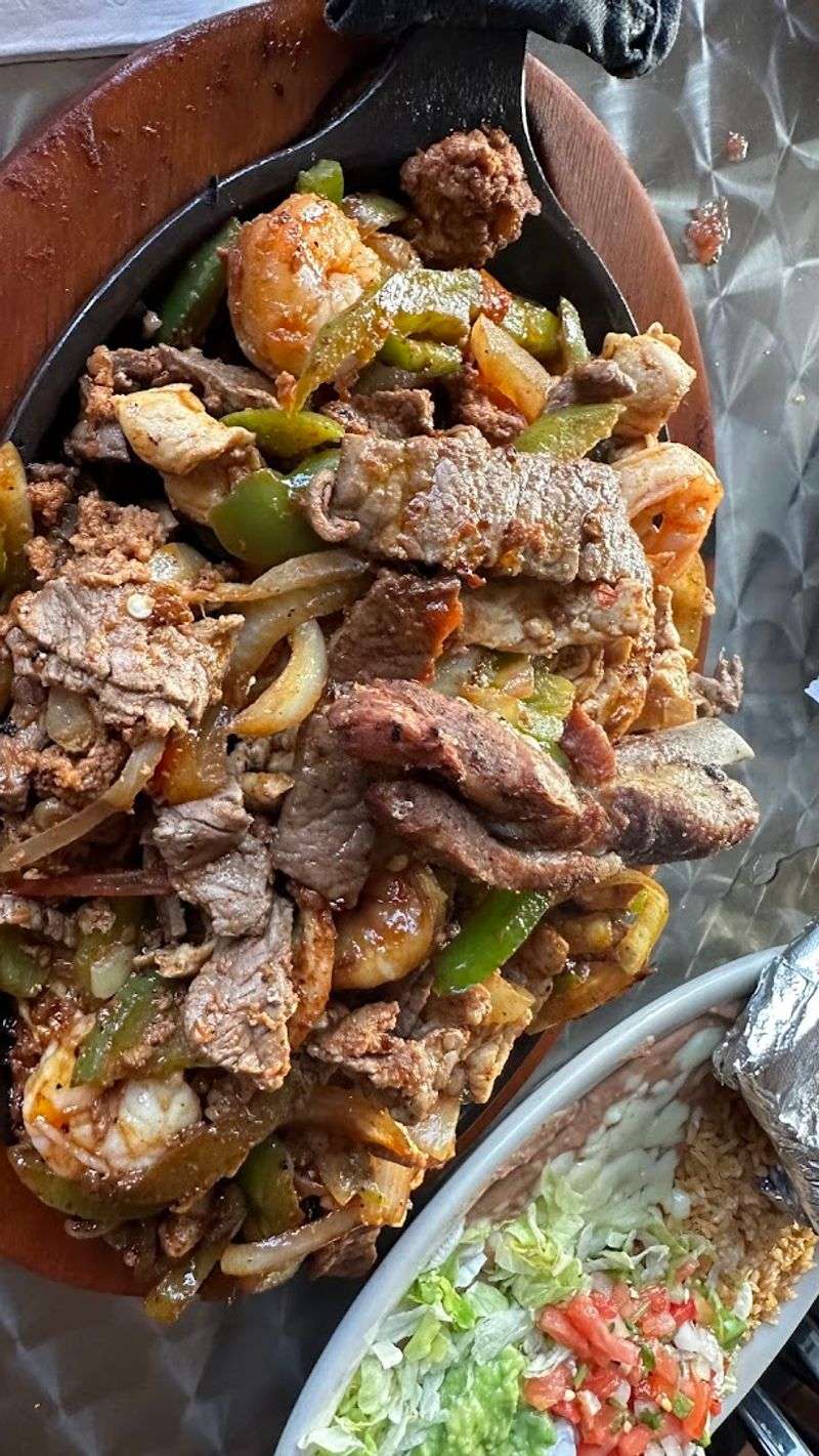 Sizzling Fajita Taco Salad Worth Every Bite Sizzling Fajita Taco Salad Worth Every Bite