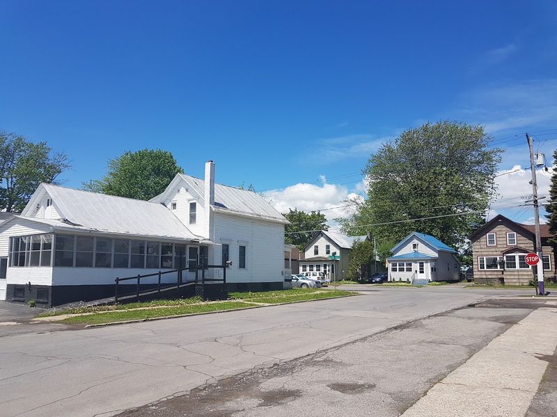 Small-Town Community Feel With Real Neighborly Culture