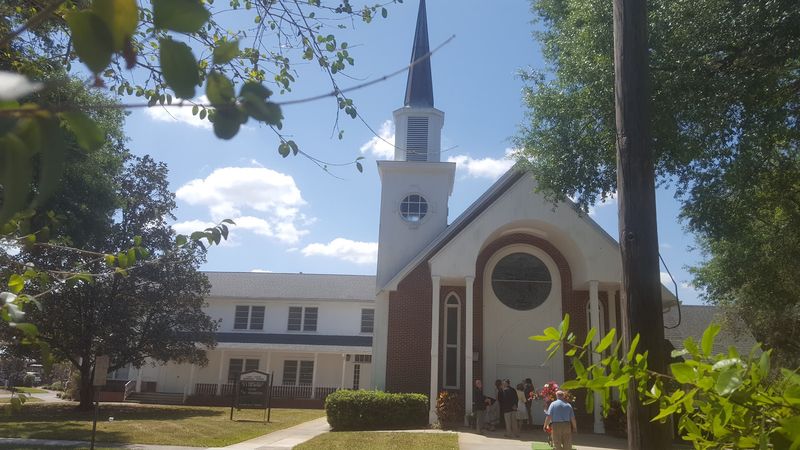 Small-Town Community Where Neighbors Actually Know Each Other Small-Town Community Where Neighbors Actually Know Each Other