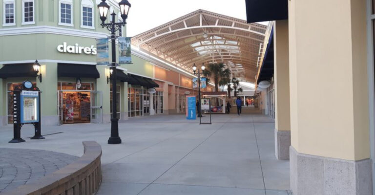 Smart Shoppers Are Spending Entire Days Exploring This Giant South Carolina Outlet Destination