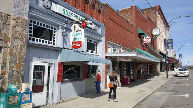 Snappy Lunch: A Diner With Legendary Status