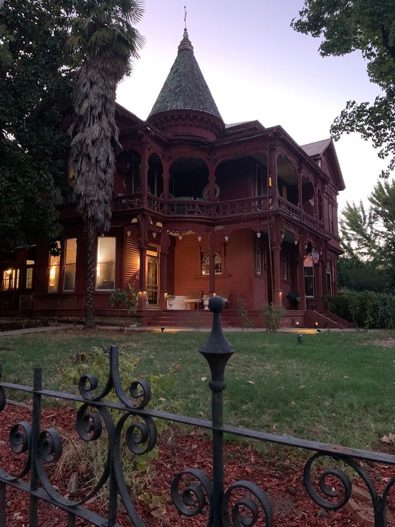 Sonora's Victorian Architecture That Stops You Mid-Stride Sonora's Victorian Architecture That Stops You Mid-Stride