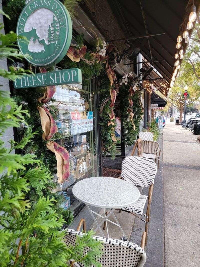 Southern cuisine and local dining
