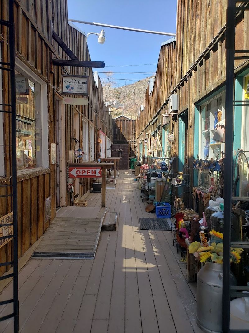 Souvenir Shopping on C Street: Stretching $40 Further Than You Think Souvenir Shopping on C Street: Stretching $40 Further Than You Think
