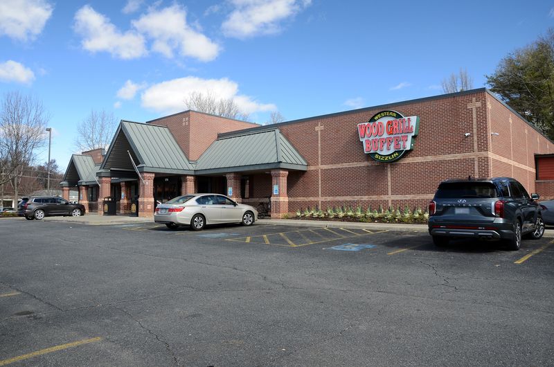 Spacious Parking and a Convenient Location