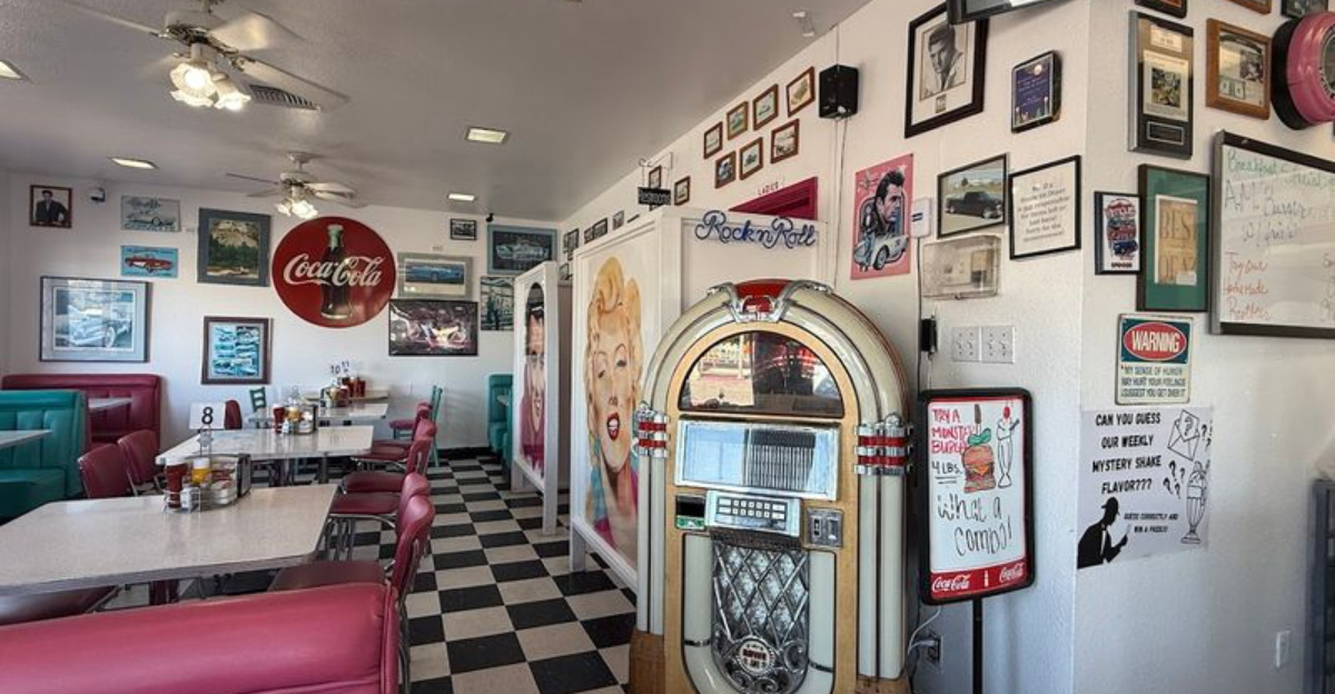 Step Straight Into The Fabulous ’50s At This Unforgettable Arizona Diner