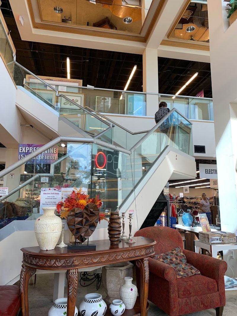 Store Hours and Best Times to Visit