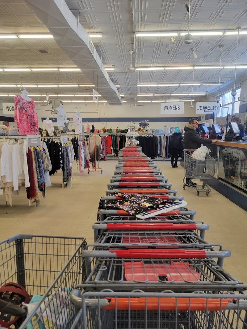 Store Hours and the Best Times to Visit
