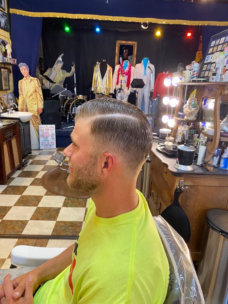 Straight Razor Shaves That Feel Like Pure Luxury
