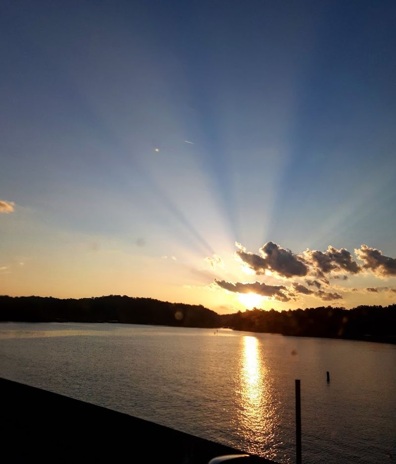 Sunset Views That Stop You Right in Your Tracks Sunset Views That Stop You Right in Your Tracks