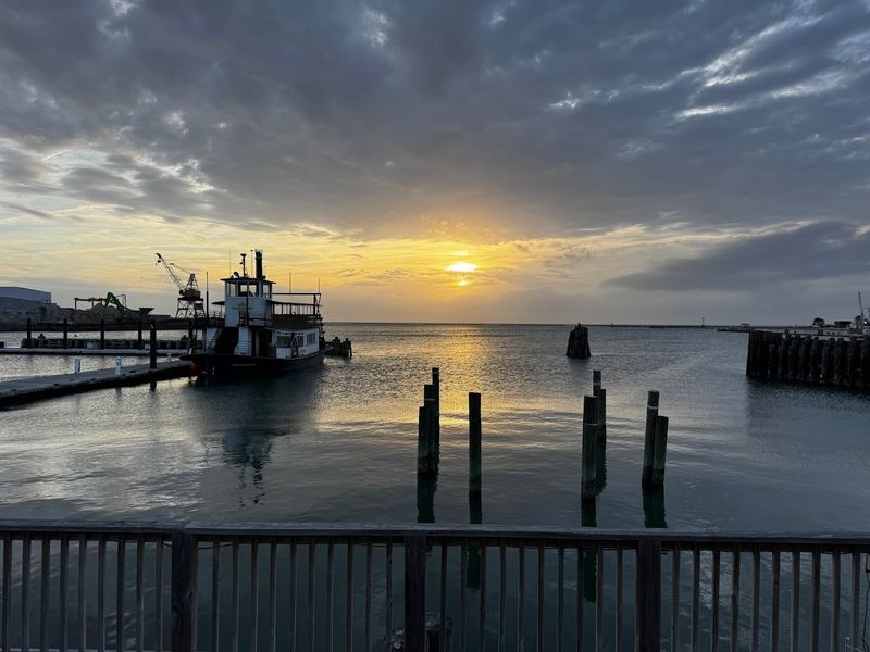 Sunsets Over the Bay That Stop You Mid-Bite
