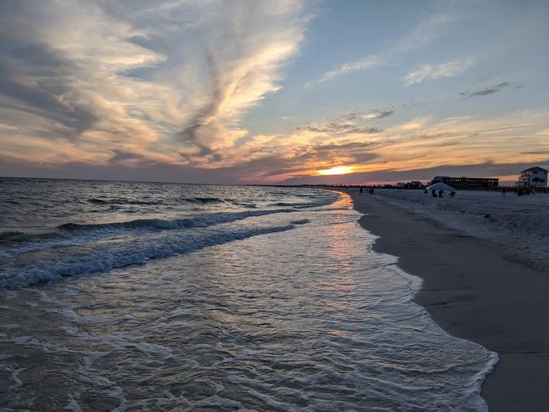 Sunsets So Good They Draw a Crowd Every Single Evening Sunsets So Good They Draw a Crowd Every Single Evening