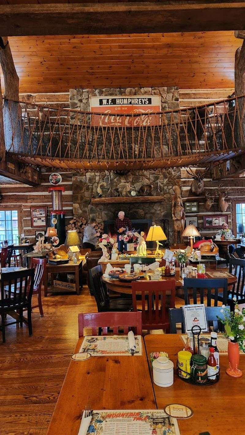 Swinging Bridge Restaurant: Where the Magic Happens at Mealtime