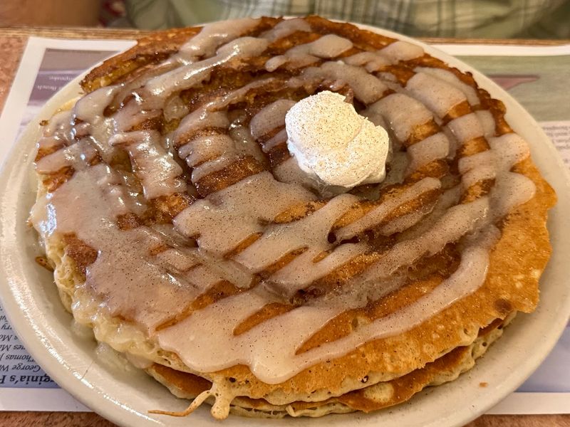 Swirl Pancake That Looks Like a Cinnamon Roll