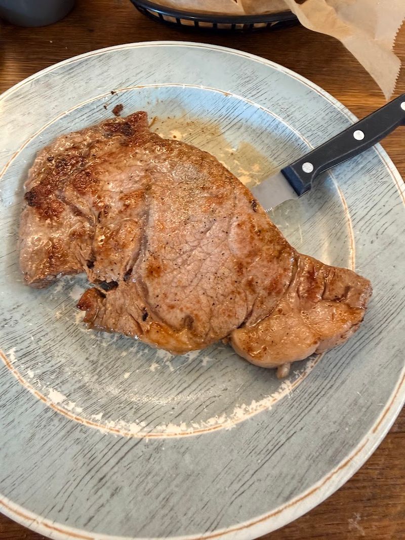The 10-Oz Ribeye That Proves Diners Can Do Steak Right