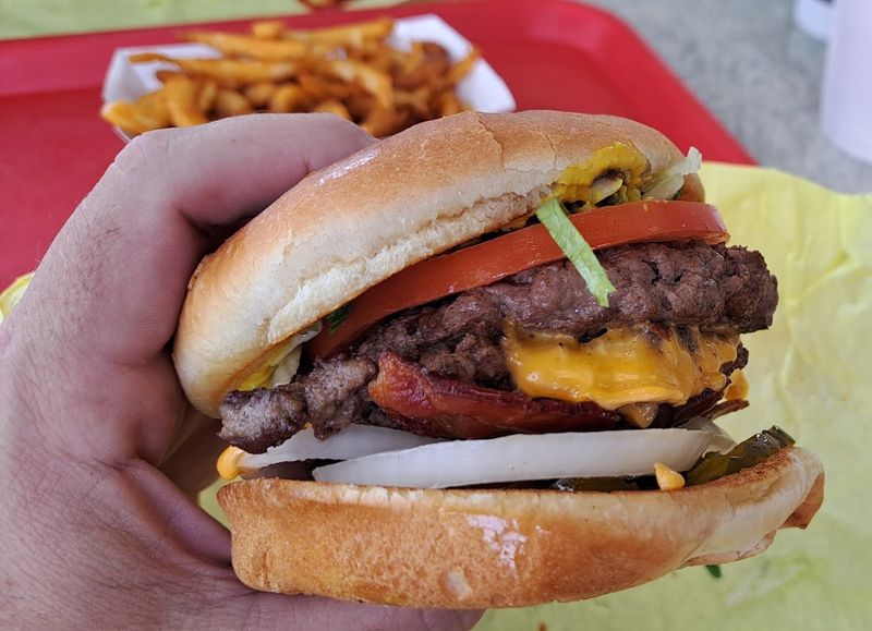 The Bacon Cheeseburger That Keeps Customers Coming Back