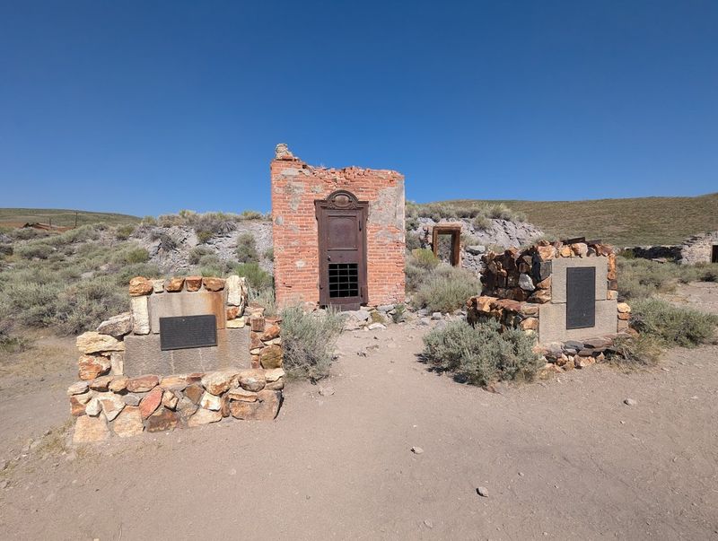 The Cemetery That Tells the Real Story The Cemetery That Tells the Real Story