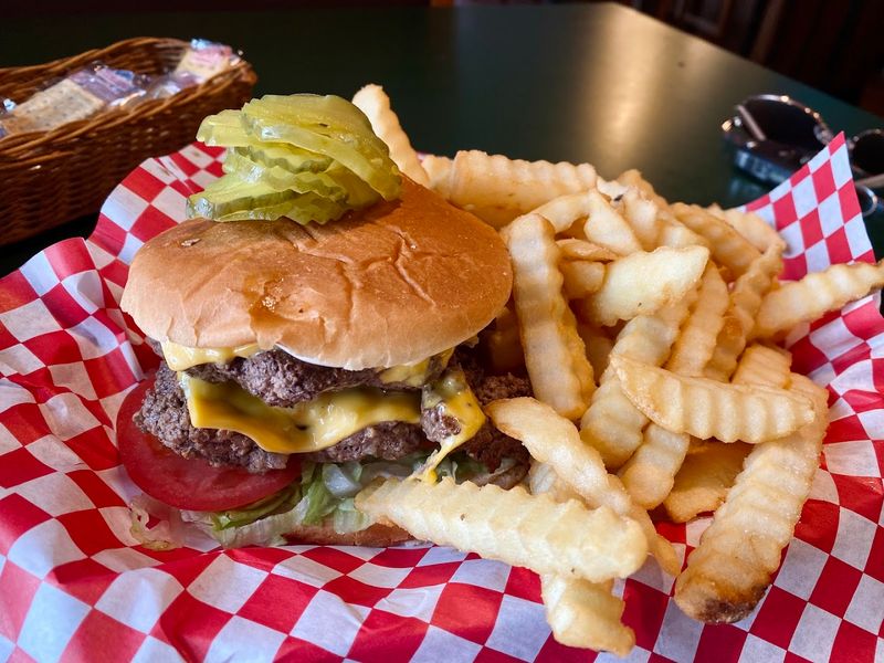 The Cheeseburger That People Drive Hours to Eat