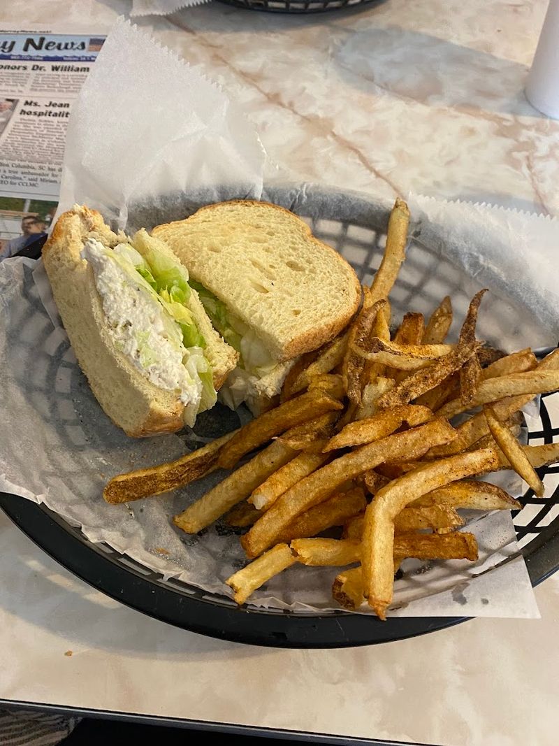 The Circle Diner Chicken Sandwich