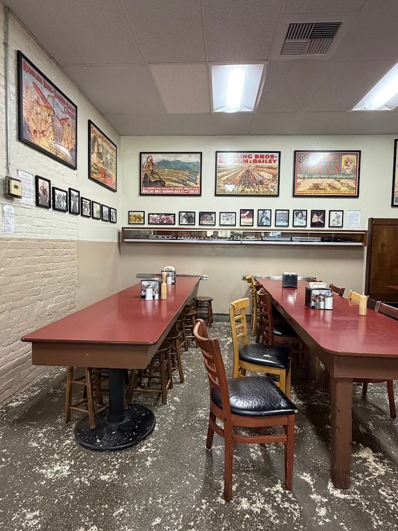 The Communal Seating and Old-School Cafeteria Vibe