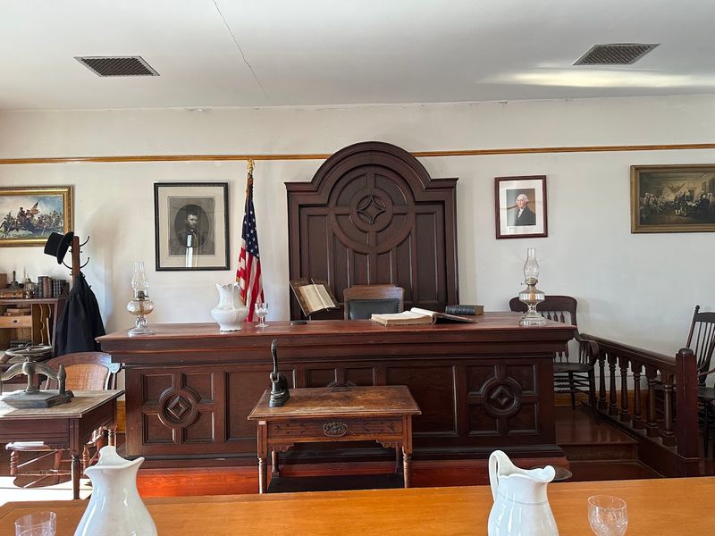 The Courthouse That Sparked a Bitter Rivalry Between Two Cities