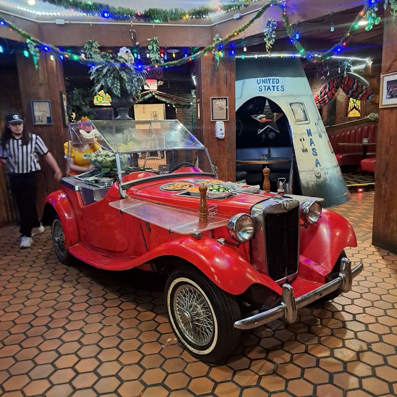 The Famous Salad Car That Rolls Right Up to Your Table The Famous Salad Car That Rolls Right Up to Your Table
